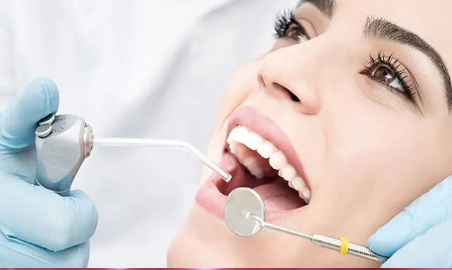 Diş İmplantı: Sadece Bir Diş Değil, Kaybedilen Özgüvenin Yeniden İnşası